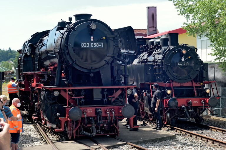 23 058 und 64 419 in Welzheim (Juni 2021)