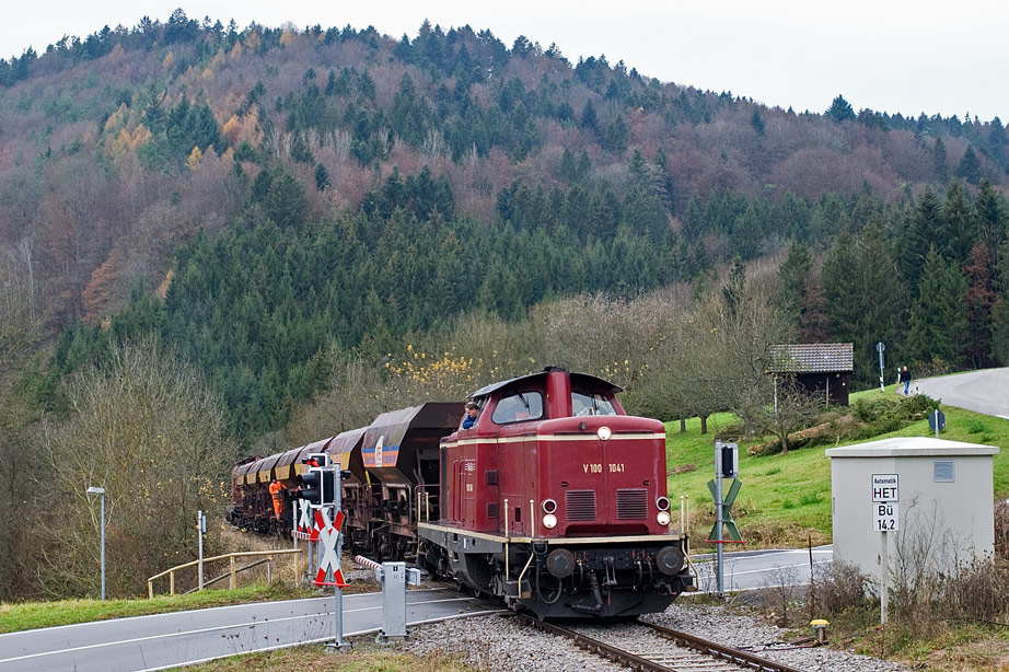 http://www.eisenbahnwelten.de/ds_online/v100-1041_schotter1_truo_22nov09e.jpg