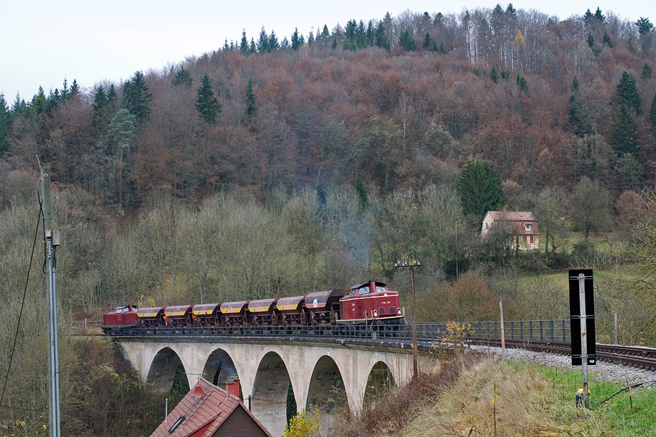 http://www.eisenbahnwelten.de/ds_online/v100-1041_schotter1_truo_22nov09h.jpg