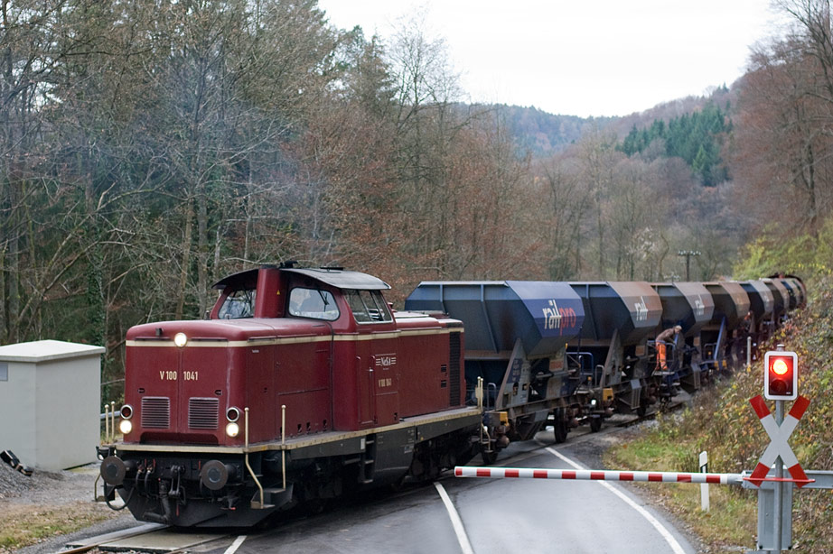 http://www.eisenbahnwelten.de/ds_online/v100-1041_schotter2_truo_22nov09e.jpg