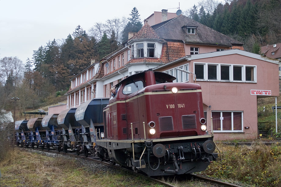 http://www.eisenbahnwelten.de/ds_online/v100-1041_schotter2_truo_22nov09g.jpg