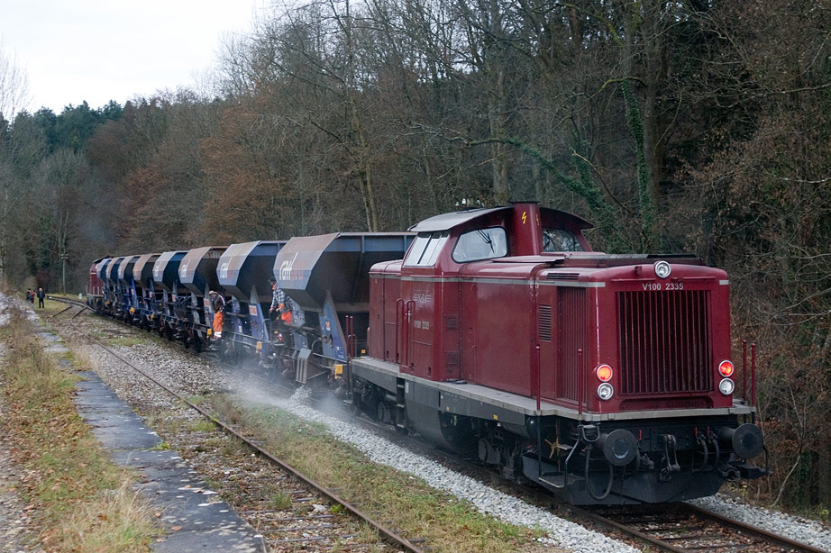 http://www.eisenbahnwelten.de/ds_online/v100-2335_schotter2_truo_22nov09a.jpg