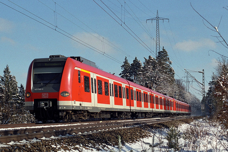 423 509 als S1 kurz vor Goldberg (Februar 2003)