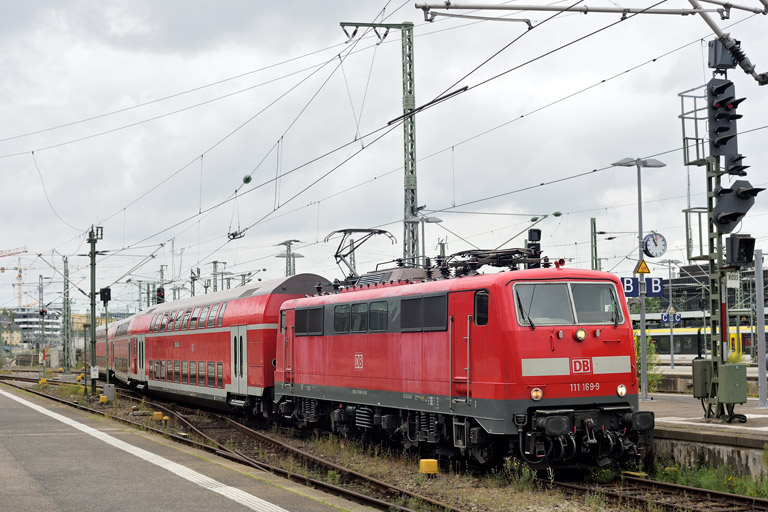 111 169 mit S-Bahnersatzzug bei km 0,4 (August 2021)
