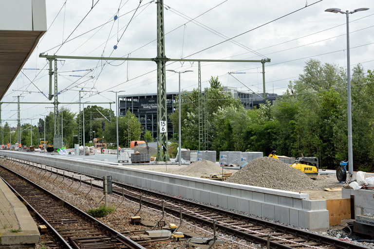 Bahnsteigbau bei km 15,6 (Juli 2021)
