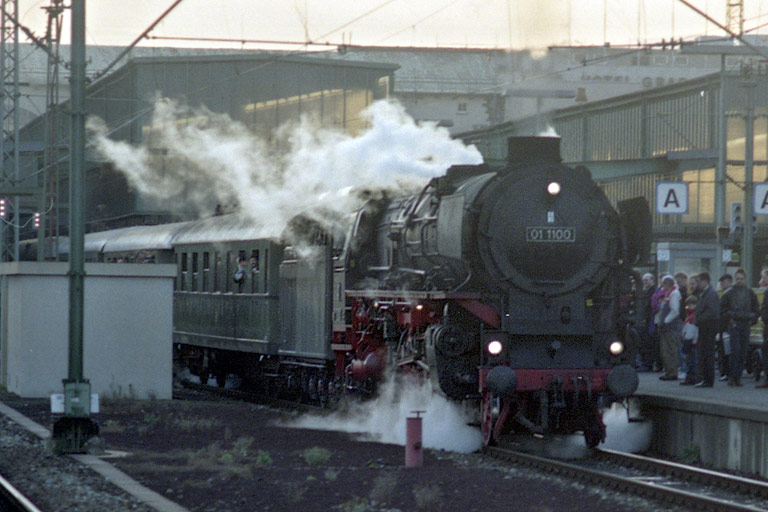 01 1100 in Stuttgart Hbf (M&auml;rz 1997)
