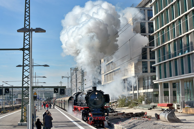 01 150 in Hauptbahnhof (Oktober 2013)