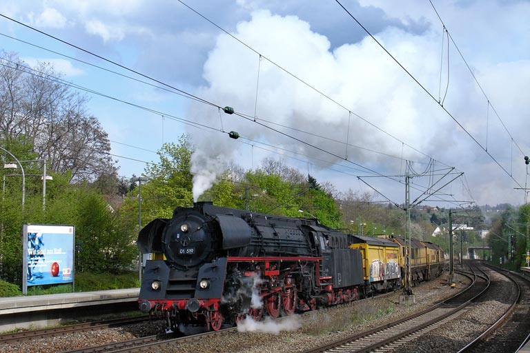01 519 in Stuttgart-Bad Cannstatt (April 2006)