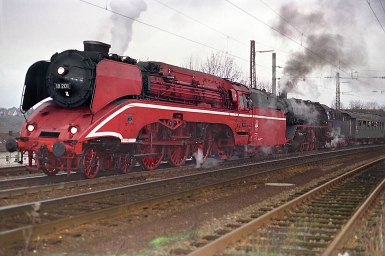 18 201 und 50 3539 in Stuttgart-M&uuml;nster (November 2002)