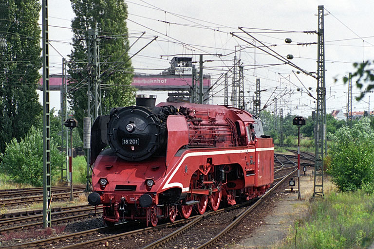 18 201 in N&uuml;rnberg (Juni 2002)