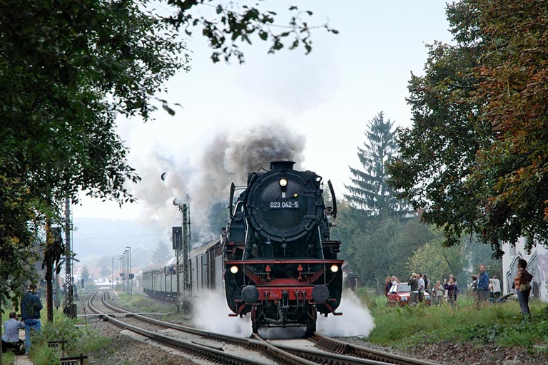 23 042 und 23 058 in Grombach (Oktober 2007)