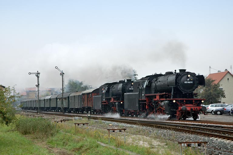 23 042 und 23 058 in Steinsfurt (Oktober 2007)