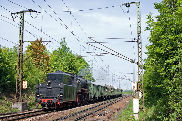 23 042 in Stuttgart-Zazenhausen (Mai 2011)