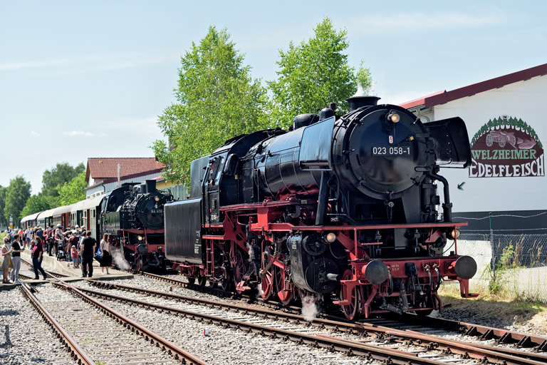 23 058 und 64 419 in Welzheim (Juni 2021)