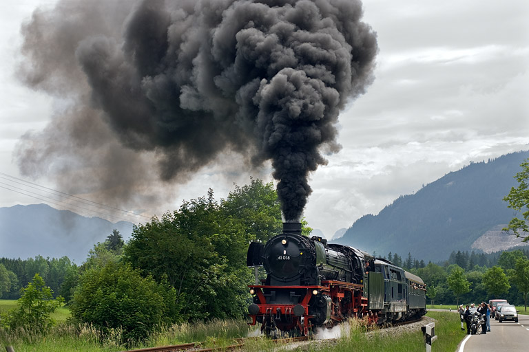 41 018 in Pfronten-Steinach (Juni 2011)