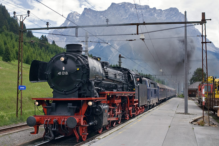 41 018 in Lermoos (Juni 2011)