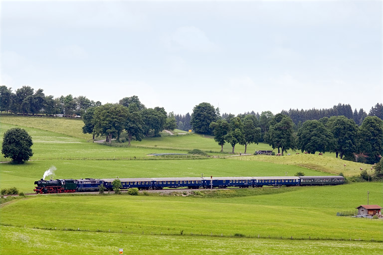 41 018 in Wertach-Haslach (Juni 2011)