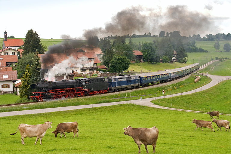 41 018 in Wertach-Haslach (Juni 2011)