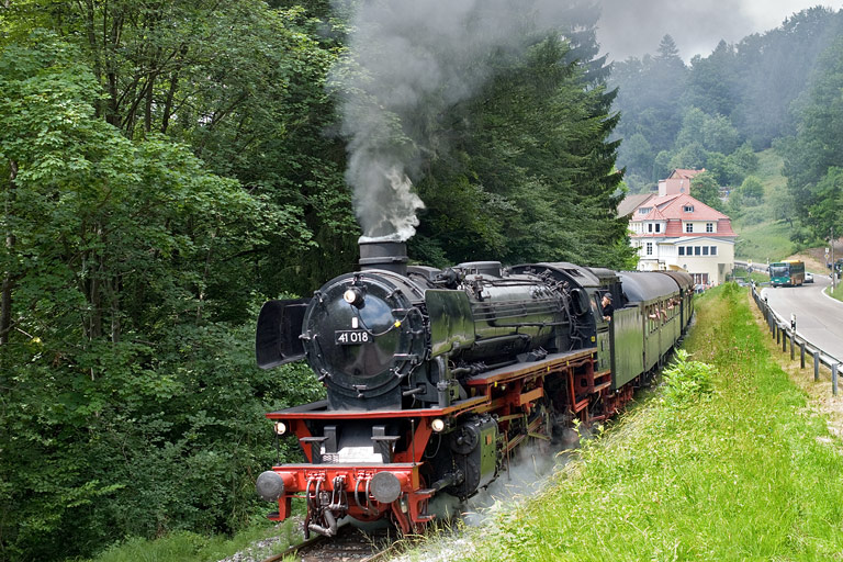 41 018 bei Laufenm&uuml;hle (Juli 2010)