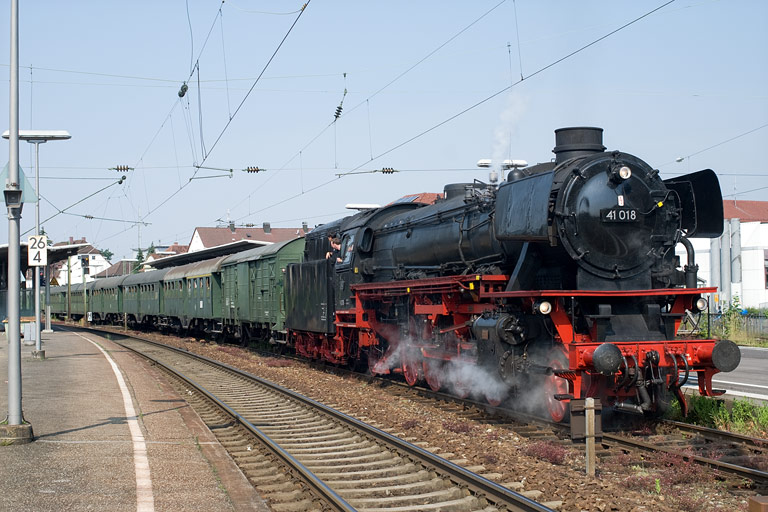 41 018 in Schorndorf (Juni 2010)