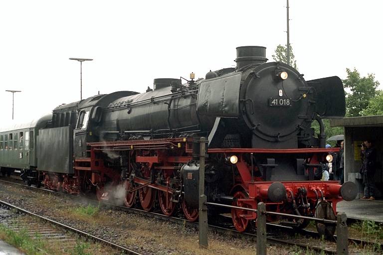 41 018 in Hochdorf/b. Horb (Juni 1997)
