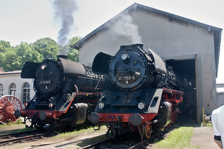 44 2546 und 41 1150 in N&ouml;rdlingen (Juni 2010)