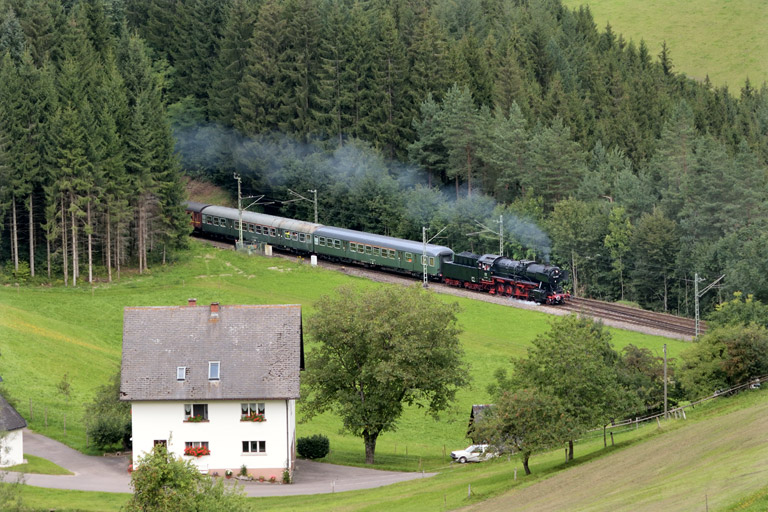 50 2988 mit DPE 79800 bei Niederwasser (August 2014)