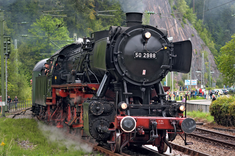 50 2988 mit DPE 79800 in Triberg (August 2014)