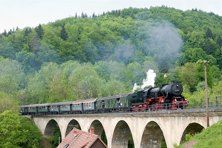 52 7596 bei Laufenm&uuml;hle (Mai 2011)
