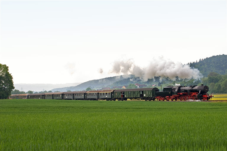 52 7596 bei Michelau (Mai 2011)