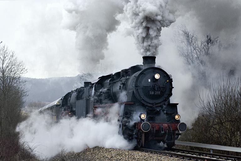 58 311 und 50 2740 bei Burladingen (Januar 2008)
