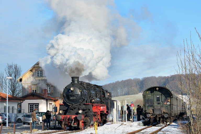 58 311 in Kleinengstingen (Dezember 2013)