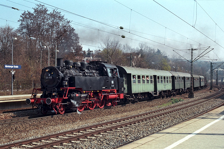 64 419 in Stuttgart-Bad Cannstatt (April 2005)