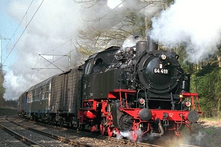64 419 zwischen Stuttgart-Rohr und B&ouml;blingen (April 1997)