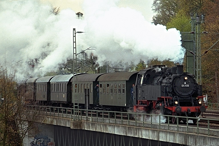 64 419 bei km 14,6 (April 2001)