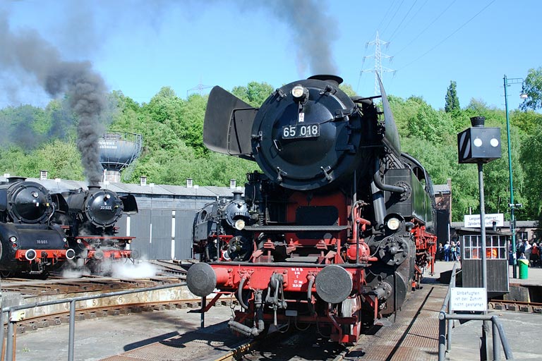 65 018 in Bochum-Dahlhausen (April 2007)