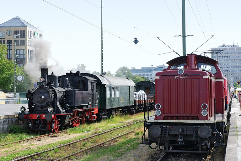70 083 und 212 249 in M&uuml;nchen-Ost (Juli 2007)
