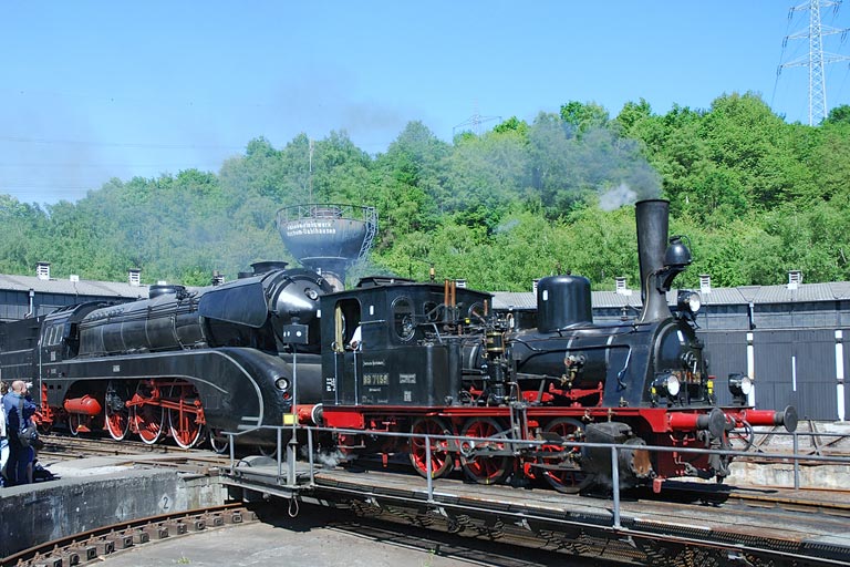 89 7159 und 10 001 in Bochum-Dahlhausen (April 2007)