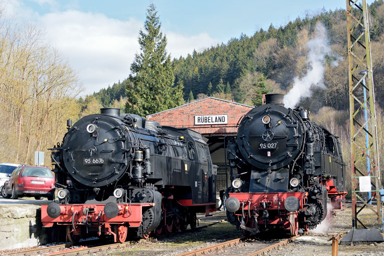 95 027 und 95 6676 in R&uuml;beland (M&auml;rz 2015)