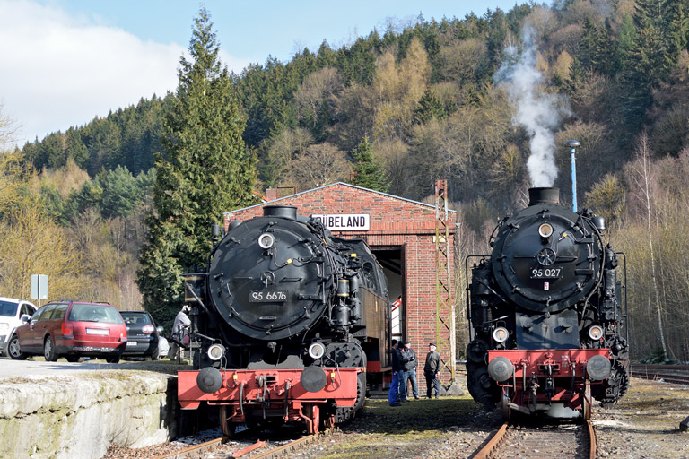 95 027 und 95 6676 in R&uuml;beland (M&auml;rz 2015)