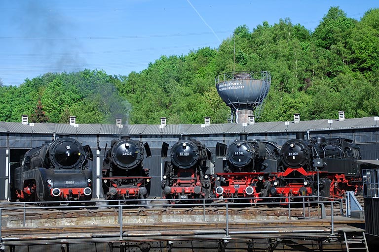 10 001, 23 023, 65 018, 66 002 und 82 008 in Bochum-Dahlhausen (April 2007)
