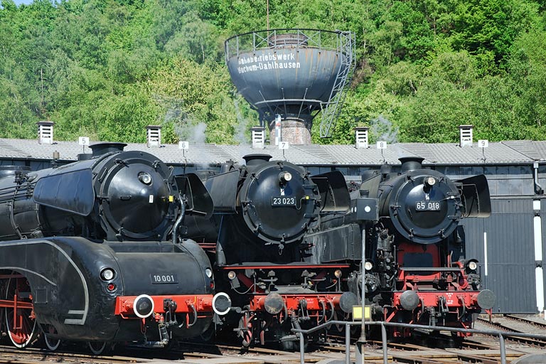 10 001, 23 023 und 65 018 in Bochum-Dahlhausen (April 2007)