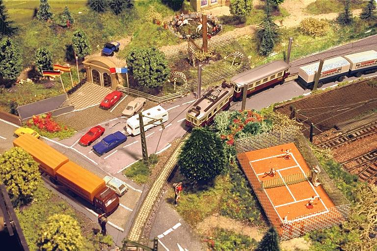 Stra&szlig;enbahn am Tierpark