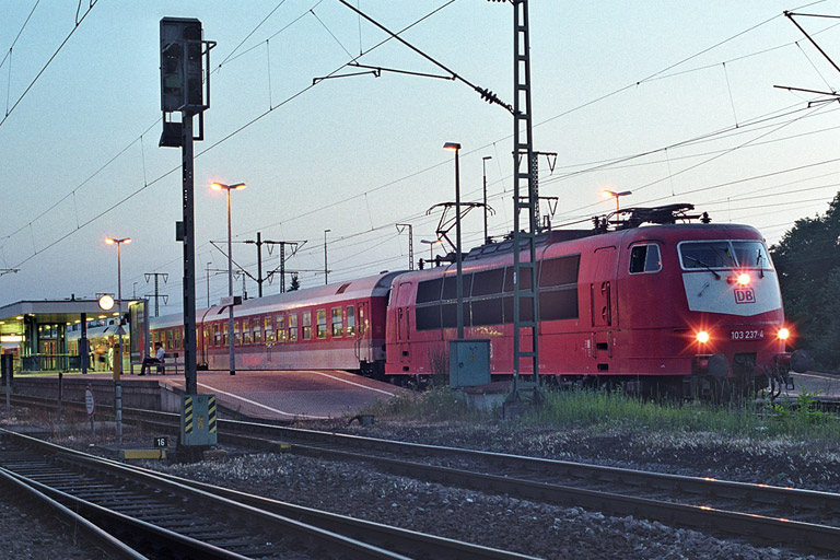 103 237 bei km 25,8 (Juni 2002)