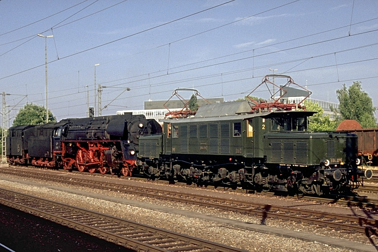 E94 279 und 01 509 bei km 15,6 (Juli 2000)