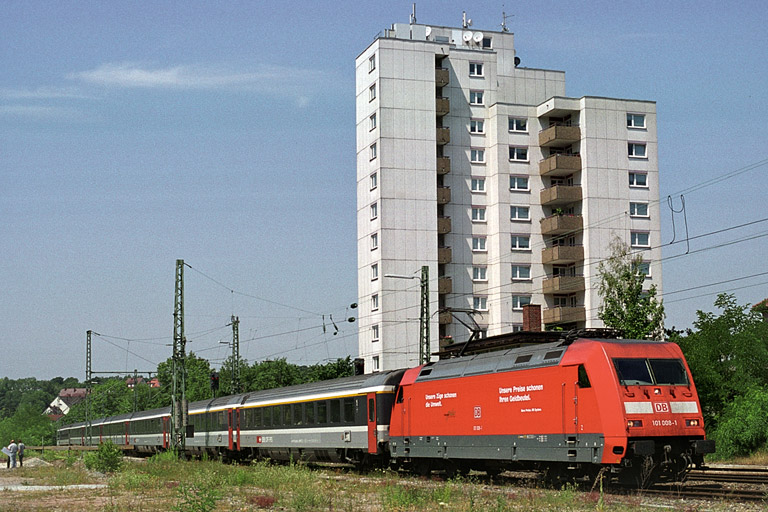 101 008 mit IC 381 bei km 8,6 (Mai 2003)