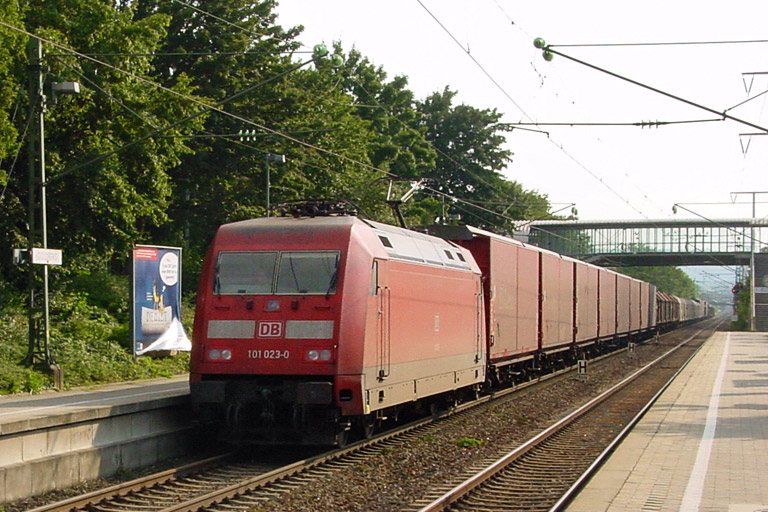 101 023 bei km 24,4 (August 2002)
