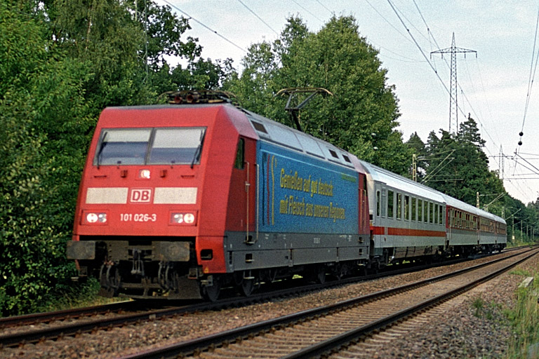 101 026 mit IR 2789 bei km 22,8 (August 2001)