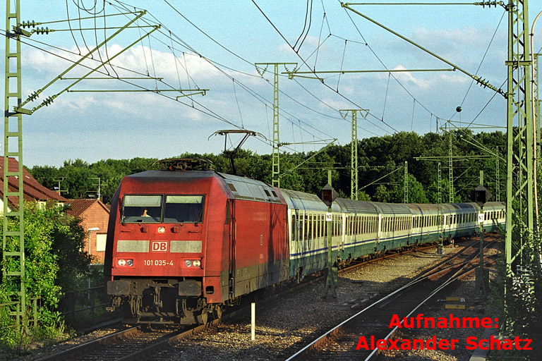 101 035 mit IC 380 bei km 16,8 (Juli 2003)