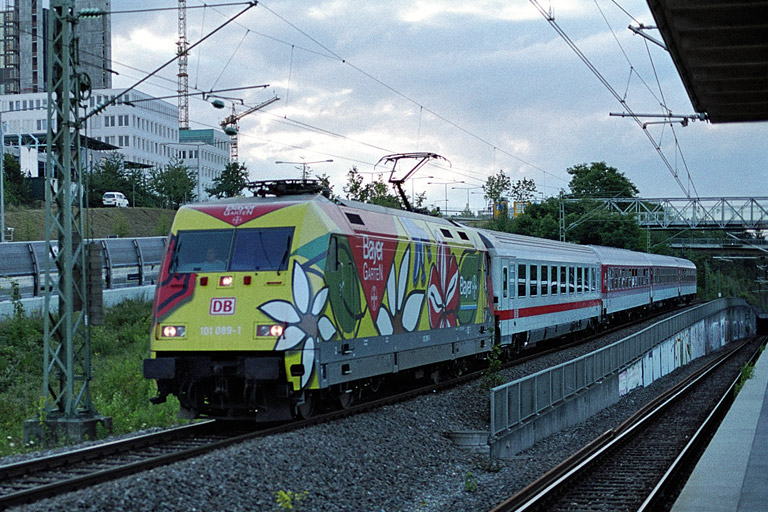 101 089 mit IR 2789 bei km 14,2 (August 2001)